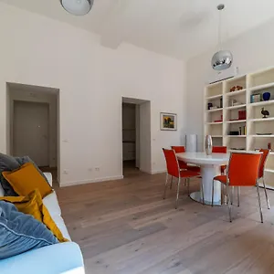 termini-acquario-romano-bright-apartment.it-romehotels.com/